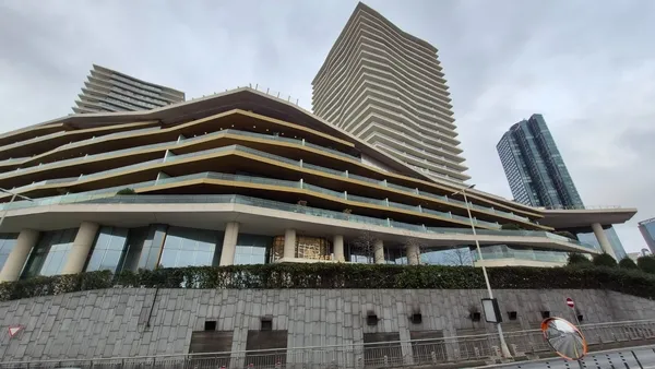 Mağdur kadın itirafçı oldu VIP partileri anlattı: İBB vurguncularının fuhuş yuvası: Raffles Otel 2604 No’lu daire 