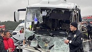 Başakşehir'de zincirleme kazada 1 polis memuru şehit oldu, 16 polis yaralandı. 